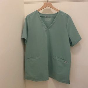 Figs Casma Three pocket size Xl scrub top surgical green